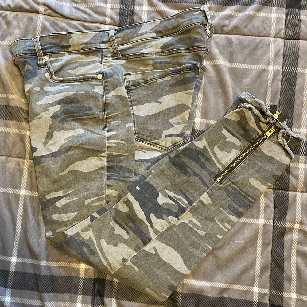 Express Camo Mid-Rise Ankle Legging